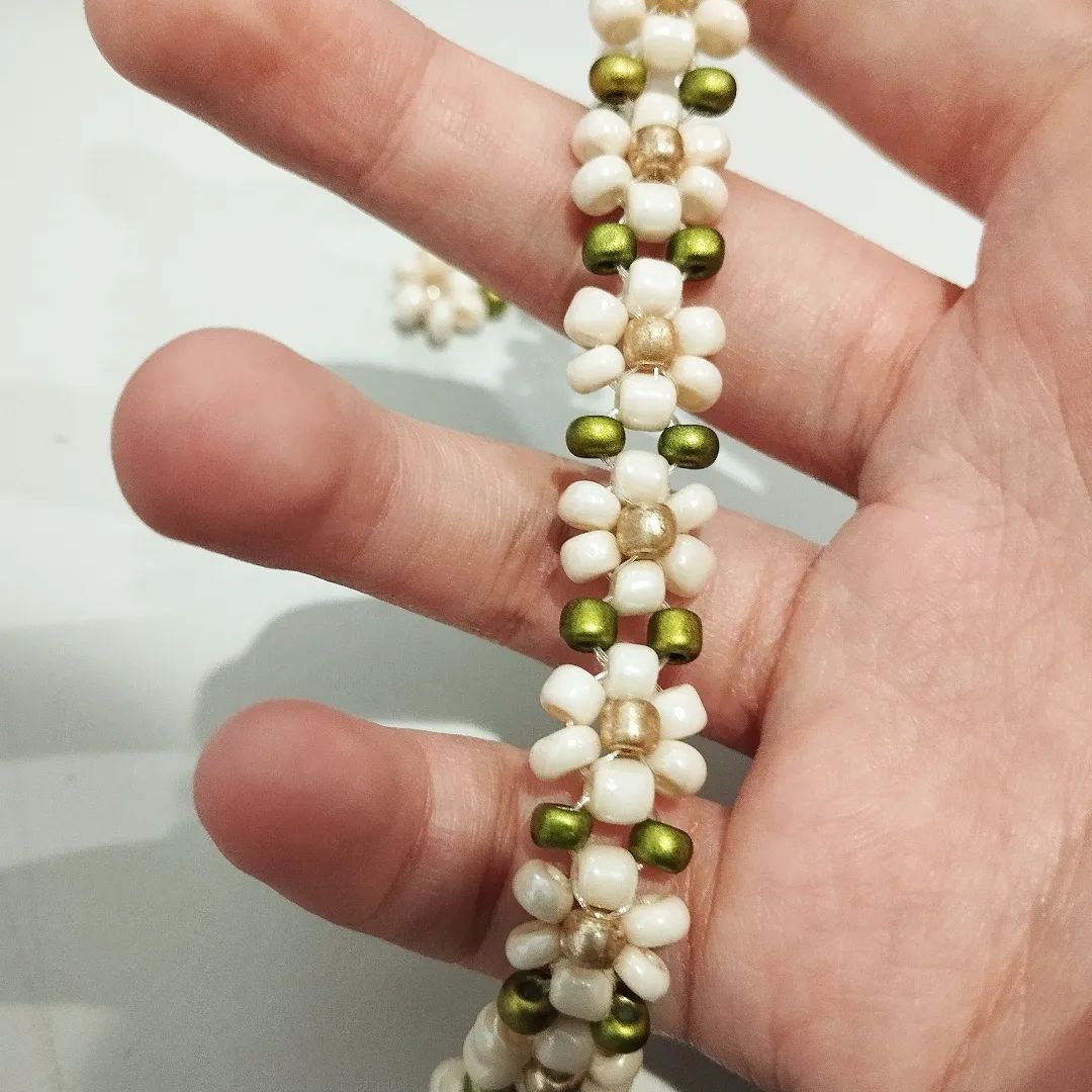 Getting this sage green metalic bead is really worth it, can't wait to make more flower beads combination! #beadscraft #flowerbeads