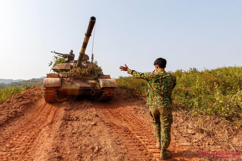 ChiNhan00488949's tweet photo. Xe tăng T-54B cải tiến thuộc Lữ đoàn 409, Quân khu 1 - đẹp quá trời. #t54b #Vietnam https://t.co/XwePZPRlJR