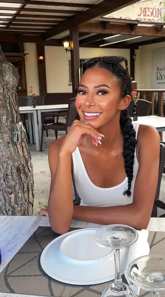 SaharaReporters's tweet photo. Nigerian Family Accuses UK Police Of Compromising Investigation Into Daughter’s Death After Alleged Blackmail By British Boyfriend | Sahara Reporters https://t.co/F5Wes86e8V https://t.co/c0ciLXh67j