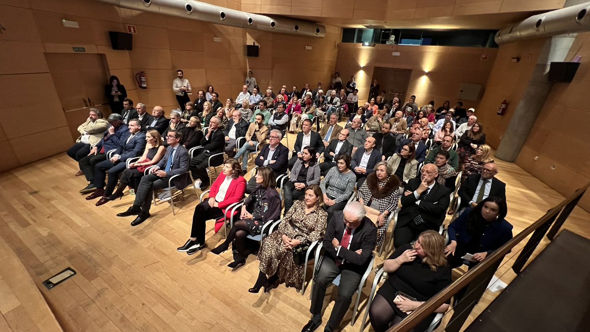mdonibane's tweet photo. PREMIO BIZKAIRED SARIA 2023

Ayer recibí un premio en la entrega anual de los premios @Bizkaired Asoc. de Empresas de Bizkaia en Red en el @Itsasmuseum Bilbao que reconoce a las mejores empresas, directivos/as, empresarios/as, instituciones y emprendedores/as de Bizkaia. https://t.co/9ANy2MqAtp