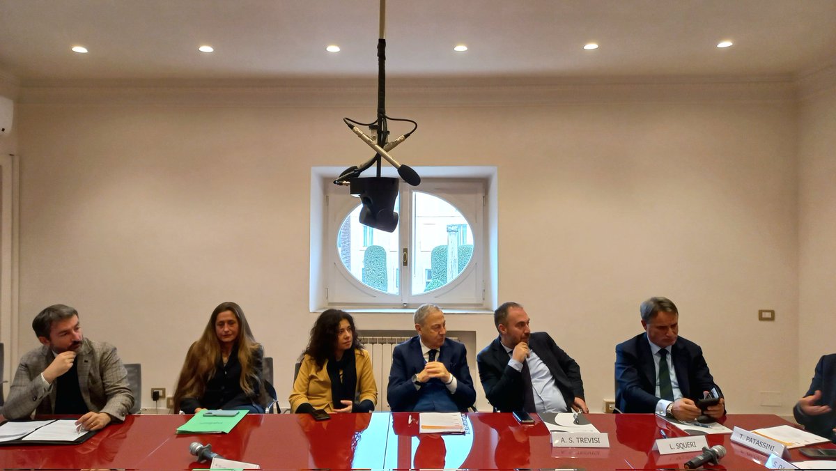 ‼️ “L'#energia e l’#ambiente nella #Legge di #Bilancio 2024”. 

Intervengono <a href="/Vpeluffo/">Vinicio Peluffo</a> (<a href="/pdnetwork/">Partito Democratico 🇮🇹 🇪🇺</a>), <a href="/LucaSqueri/">Luca Squeri</a> (<a href="/forza_italia/">Forza Italia</a>), Andrea Tremaglia (<a href="/FratellidItalia/">Fratelli d'Italia 🇮🇹</a>) e Antonio Salvatore Trevisi (<a href="/Mov5Stelle/">MoVimento 5 Stelle</a>) 👇
