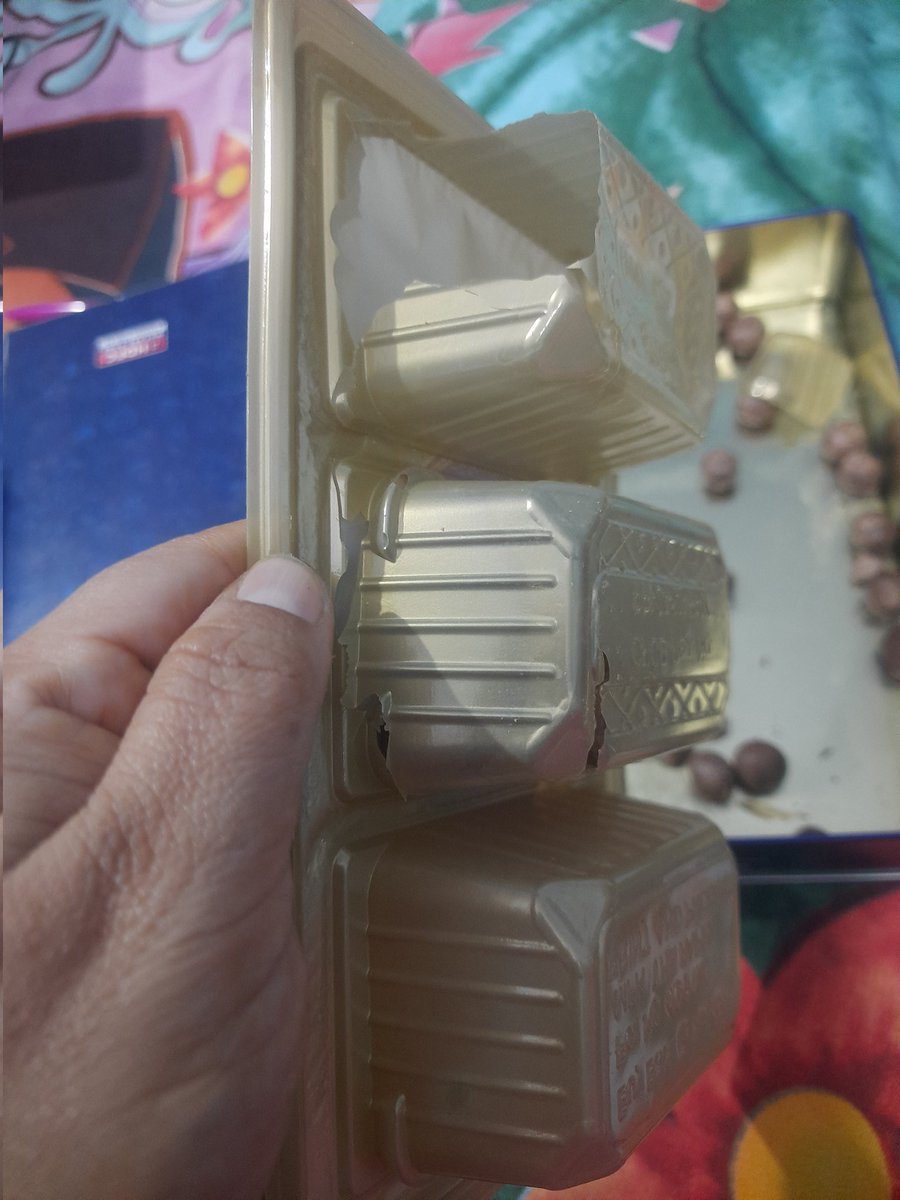 ShamilyJaggi's tweet photo. Company Cadbury @MDLZ @DairyMilkIn known for changing Complete Choclate Packaging in 2004 after Worm Case(2003) is again came back to the "Poor Packaging". Poor Customer Support.Pathetic Experience.
@jagograhakjago 
@nch1915 
@consaff 
@narendramodi 
@BhagwantMann https://t.co/J1ydWnIGNE
