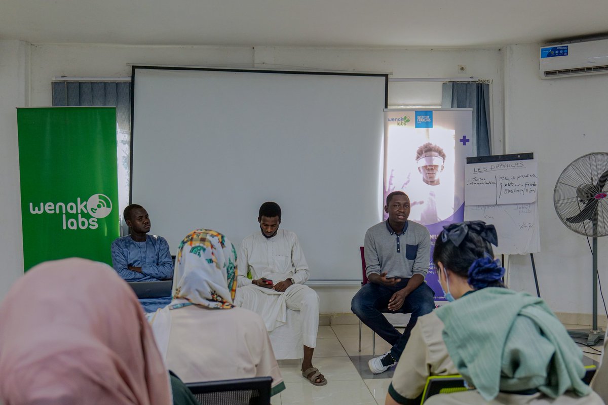 NovNumerique's tweet photo. C'était la session d'échange avec les lycéennes ayant participé au Numérisante. 📚 Les discussions ont tourné autour de l'utilisation responsable de la réalité virtuelle 🧑‍💻et de son potentiel pour optimiser leur 👨‍🎓apprentissage au cours de leur cursus scolaire. #NN9 #WenakLabs https://t.co/Gv01yjQgL2