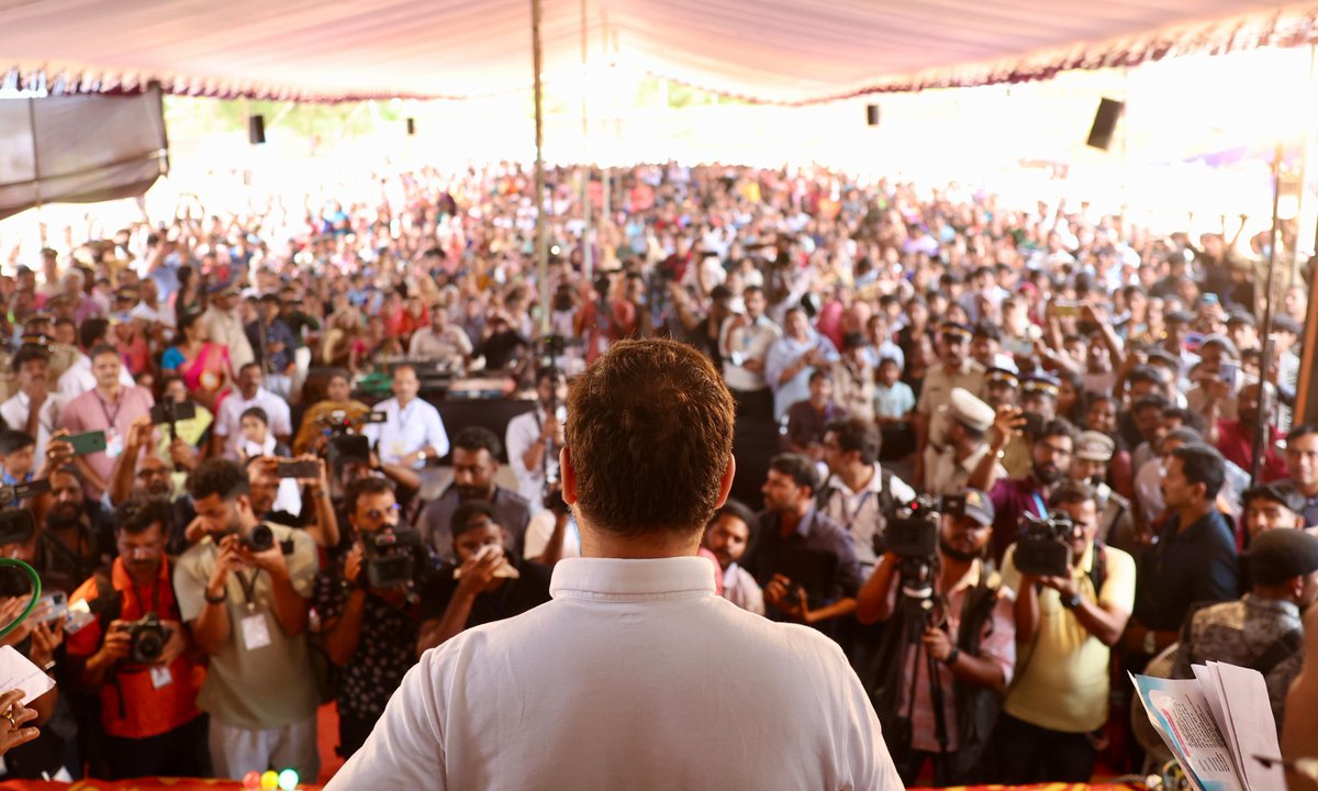 INCIndia's tweet photo. Shri @RahulGandhi attends Wayanad Educational Districts’ Arts Festival in Sultan Bathery, Kerala.

📍Wayanad https://t.co/vRVytZlriN