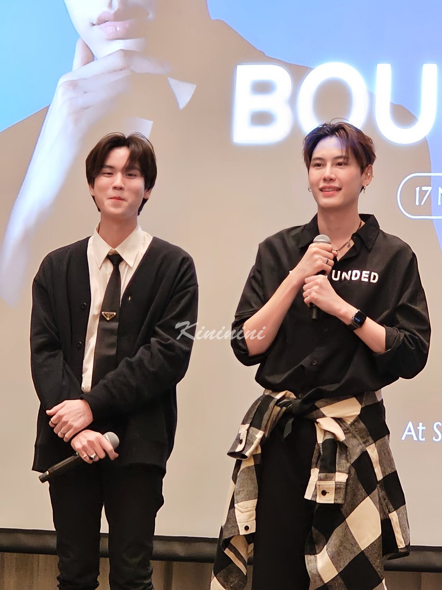 Kinininice's tweet photo. P'Boun is talking. I can't laugh.Refrain from laughing🤣
So cute~😉
@Prem_space @bb0un 

#BounPrem
#bb0un #prem_space https://t.co/weVTGGgCF9