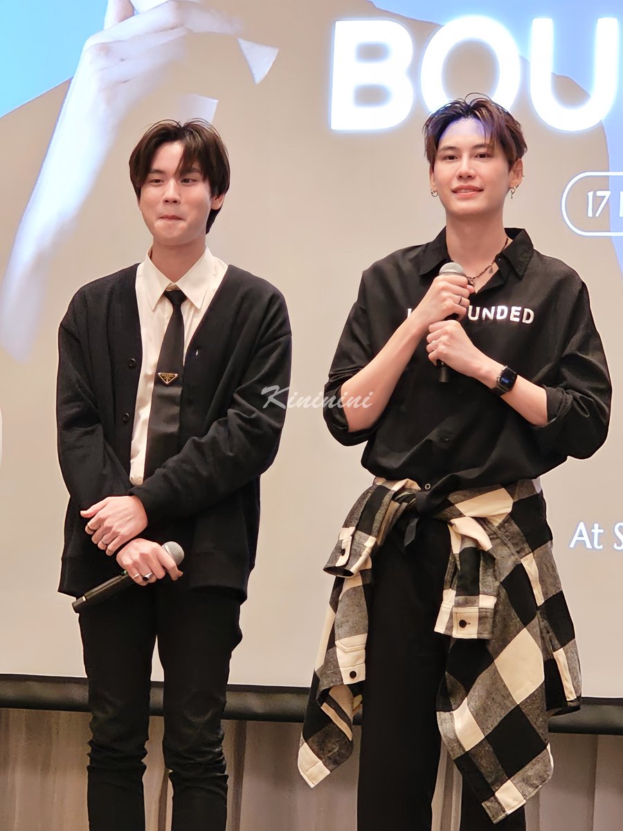 Kinininice's tweet photo. P'Boun is talking. I can't laugh.Refrain from laughing🤣
So cute~😉
@Prem_space @bb0un 

#BounPrem
#bb0un #prem_space https://t.co/weVTGGgCF9