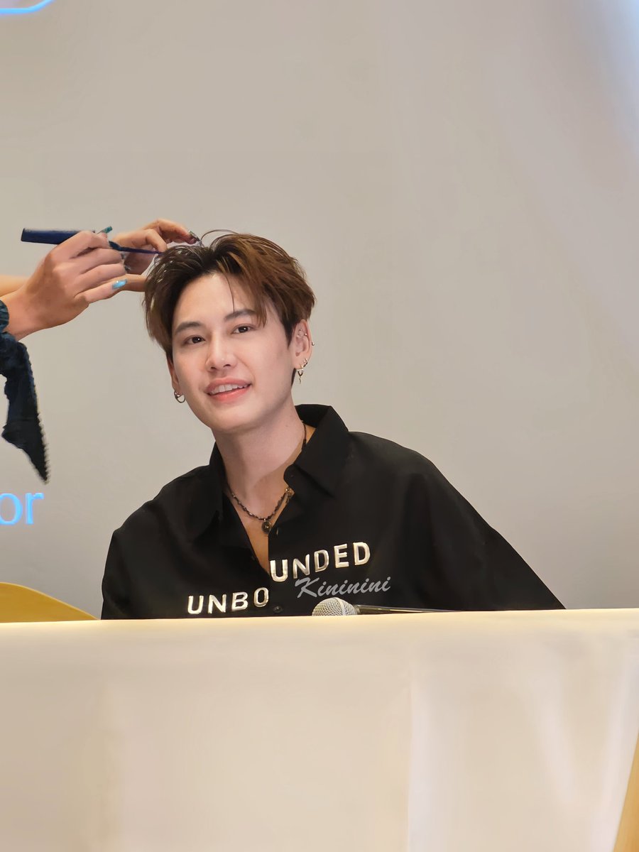 Kinininice's tweet photo. You who make up and you who drink water.😉
@bb0un 

#bb0un https://t.co/aDM2CeK0Im