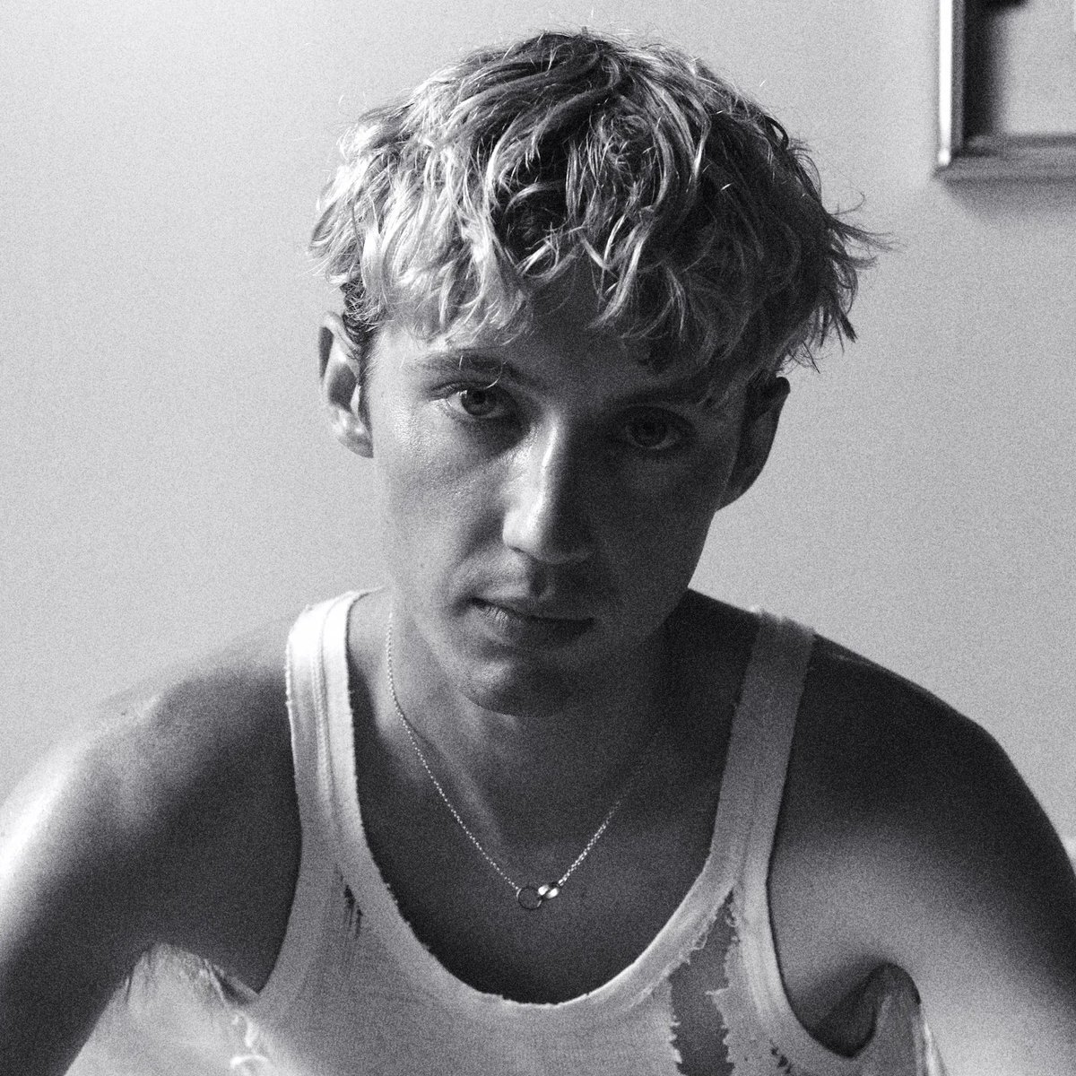 PopCrave's tweet photo. Troye Sivan announces ‘Something To Give Each Other’ European 2024 tour. https://t.co/RWbOSeZROY