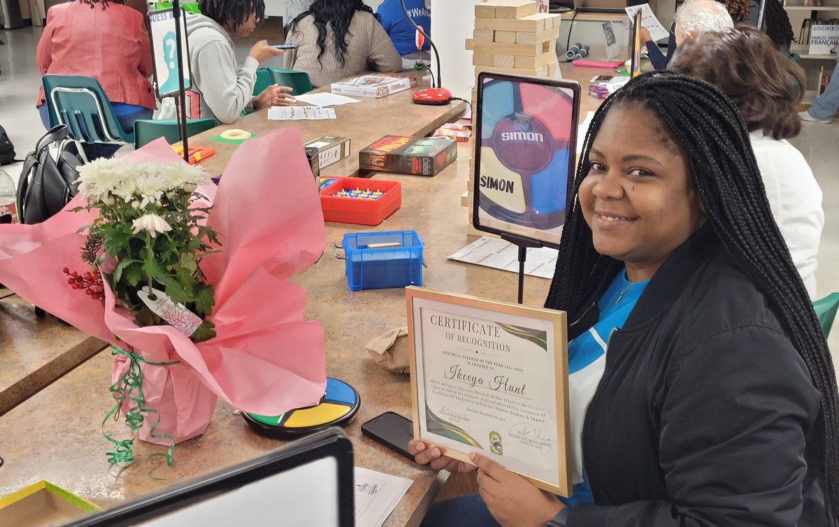 ShotwellNews's tweet image. Congratulations to @ShotwellMS_AISD campus "Teacher of the Year", Ms. Hunt!  💐 Coach Hunt,  Thank you for all you do! 💯 @DeniseWin17 @PDMoody1 #ShotwellForwardAlways   #MyAldine