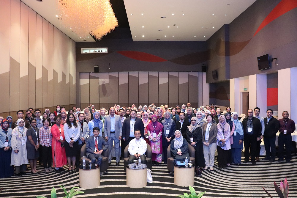 ADeC_UM's tweet photo. ADEC sincerely appreciate the time and effort you invested in attending the Teaching and Learning Symposium: The Future of Assessment 2023. Your insightful questions, engaging discussions, and shared experiences enriched the overall learning experience for everyone involved. https://t.co/7yUhF27xFQ