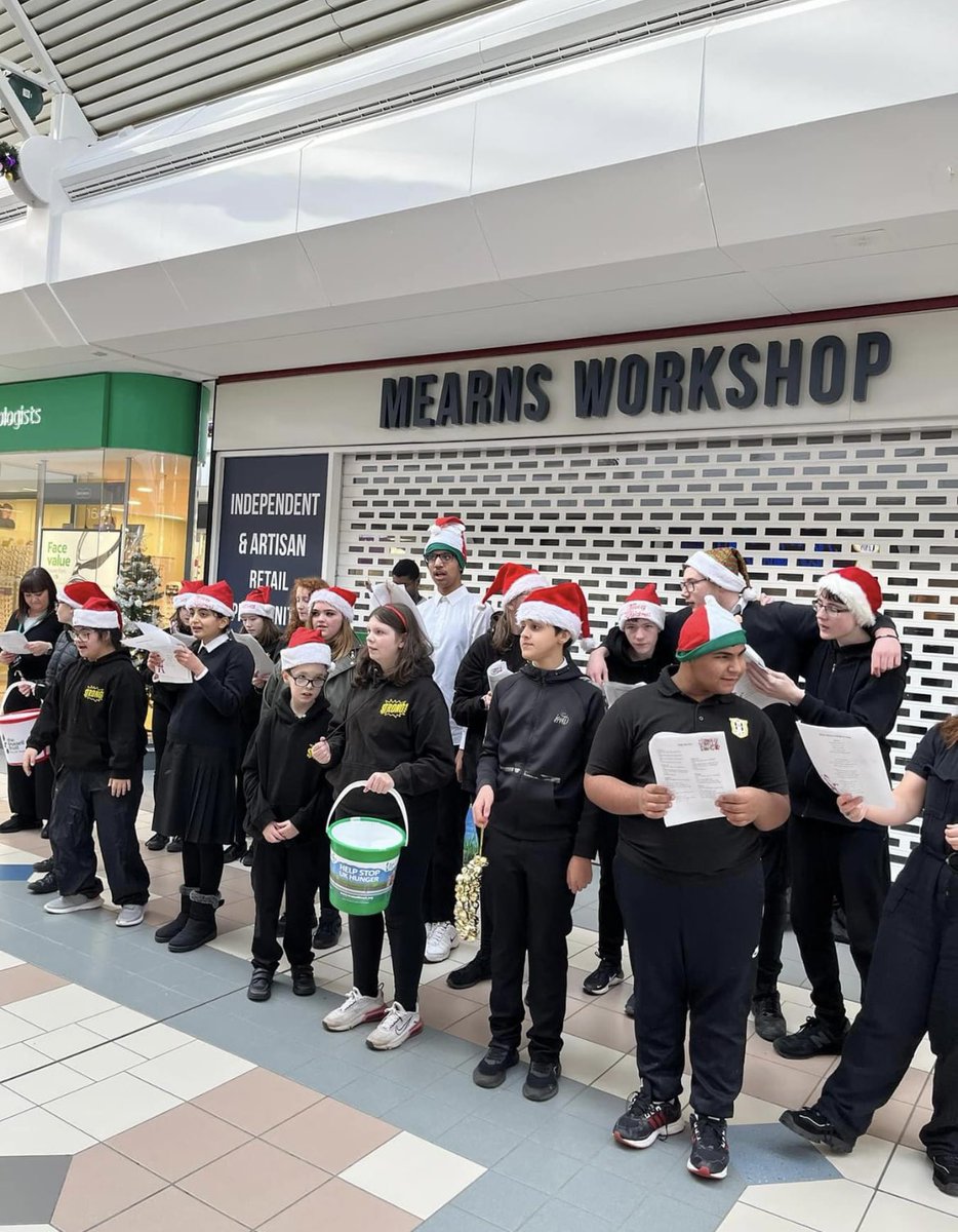 HBAcademyGlas's tweet photo. A group of pupils from Hollybrook Academy Glasgow choir visited the Avenue today to perform Christmas songs🤩🎄.They were brilliant and really brought some Christmas cheer to the centre🎊 All whilst collecting money for the Trussel Trust🌿
#giving #performance #festivecheer https://t.co/oYSXXZ6WQG