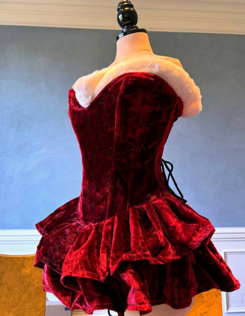 corsettery's tweet photo. All #Christmas collection #corsets https://t.co/dFRabFhiiB https://t.co/zxaQqEbP49