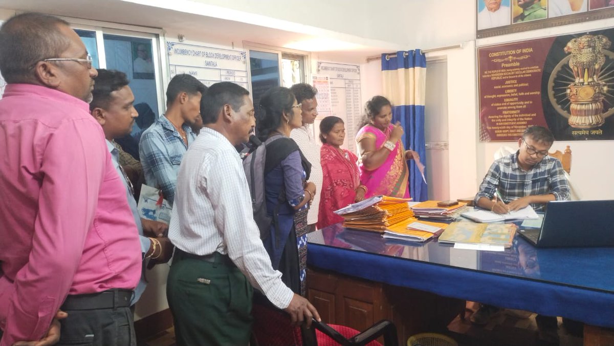 LokUnnati's tweet photo. Submission of people to our elected representatives to expedite the process of seed distribution for second cropping.
@CMO_Odisha @krushibibhag @DMBalangir @CDAO_Balangir #seedsforsecondcrop @12_baje #Suppotforfarme #agriculturaldevolament #Rabicrop @arvindpadhee @rajaaswain https://t.co/OxX4v8blg7