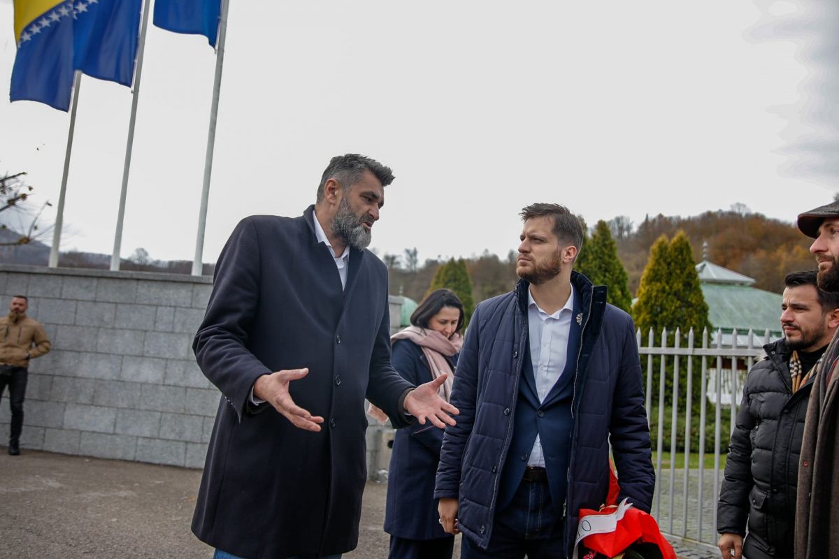 Općina izdvaja 50.000 KM za Memorijalni centar Potočari – Srebrenica

<a href="/IrfanCengic/">Irfan Čengić</a> 

starigrad.ba/v2022/vijest.p…