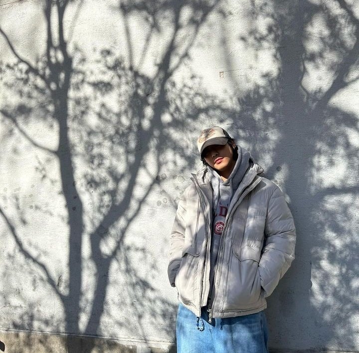loviebiblee's tweet photo. HYOSEOP WEARING DOLDAM HOODIES 🥹🥹🥹 https://t.co/gqsP2ucJB3