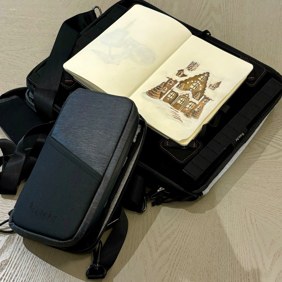 Sandrilina_live's tweet photo. Hands on my new #Etchr Slate Satchel and Field Case - love them ♥️✍️ #drawing #art #artist #sketch #illustration #artwork #draw #digitalart #painting  #sketchbook #drawings #instaart #arte #love #sketching #digitaldrawing  #doodle #pencil #illustrator #sandrilina #watercolor https://t.co/d0xIZpPrF5