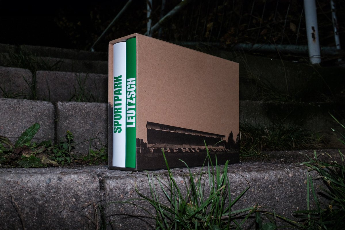AMereminski's tweet photo. Ab heute erhältlich: Meine Bücher über den Alfred-Kunze-Sportpark. 784 Seiten über Baugeschichte, Zeitgeschichte, Politik, Fankultur, Soziokultur, Herstory, Fußball, Kunst. Jetzt Bestellen: https://t.co/bSAKj0D6RF Oder heute zur Lesung im Westwerk/Kaiserbad gleich mitnehmen! https://t.co/Kd4GdFnzSX