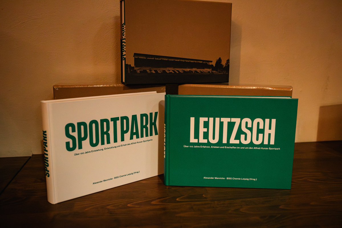 AMereminski's tweet photo. Ab heute erhältlich: Meine Bücher über den Alfred-Kunze-Sportpark. 784 Seiten über Baugeschichte, Zeitgeschichte, Politik, Fankultur, Soziokultur, Herstory, Fußball, Kunst. Jetzt Bestellen: https://t.co/bSAKj0D6RF Oder heute zur Lesung im Westwerk/Kaiserbad gleich mitnehmen! https://t.co/Kd4GdFnzSX