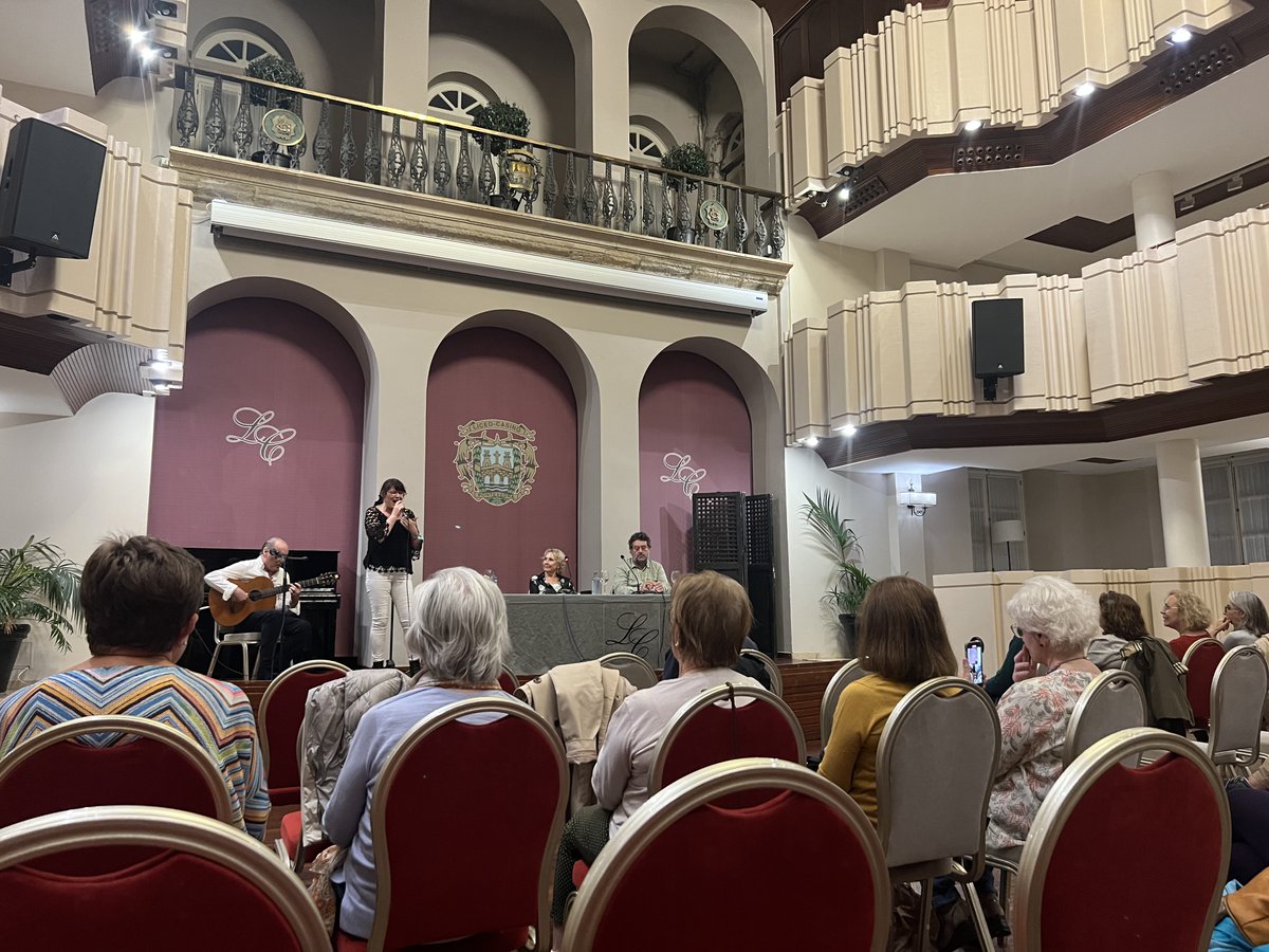 Avanteditorial's tweet photo. En octubre pasado se realizó la presentación de la obra DESPERTAR A UN NUEVO DÍA de nuestra escritora, María Prendes
El evento tuvo lugar en el Liceo Casino de Pontevedra y contó con la participación del dúo musical Laura y Javi.
¡Enhorabuena María!
#queleer
#novedades2023 https://t.co/QZ6Zqvmd25