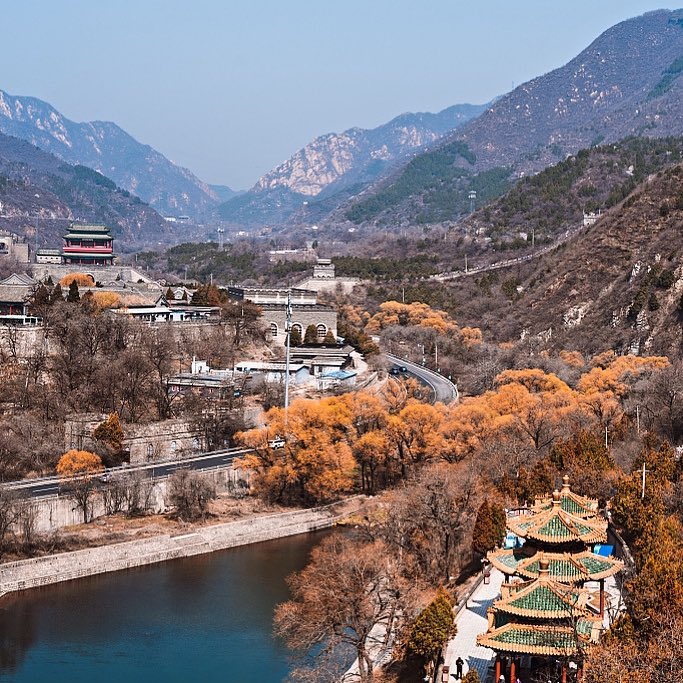 BeijingDiscover's tweet photo. Behold the majesty of the Juyongguan section of the Great Wall in Beijing! Situated in a valley and flanked by mountains on two sides, it has long served as a military stronghold. 🥰🥰🥰
#WanderBeijing #InBeijing (Photo: VCG) https://t.co/1HElknjDsg