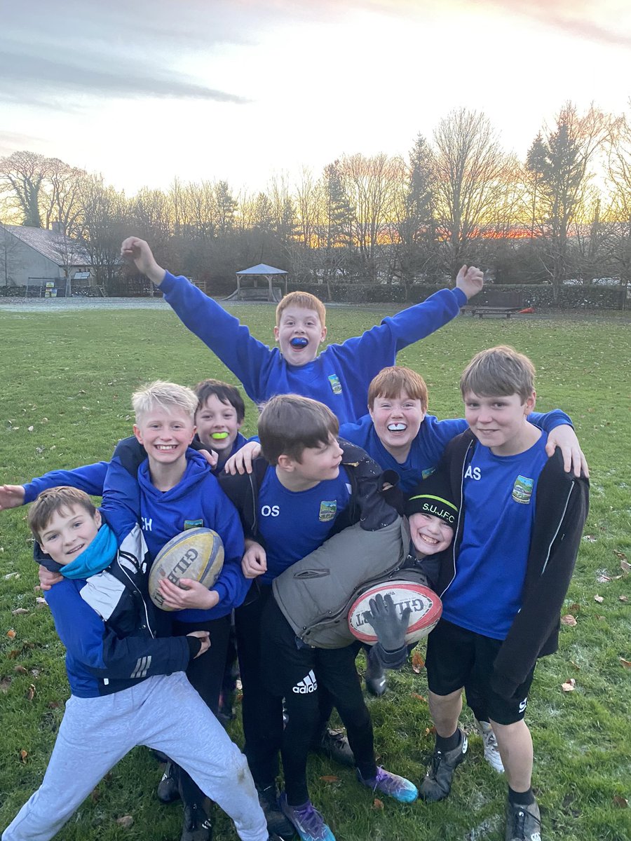 Big good luck to the year 5&6 students of Settle CofE school who are taking part in the @giggschool Christmas rugby festival tomorrow🏉 Stunning photo of our training session last night in front of the sun setting 🌅 Remember, PACE, have fun and make the school proud🤝