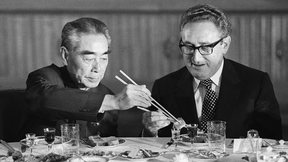 sinirdisi90's tweet photo. Amerika Birleşik Devletleri'nin en tartışmalı ve etkili dışişleri bakanlarından olan Henry Kissinger, 100 yaşında hayatını kaybetti.

- BBC News