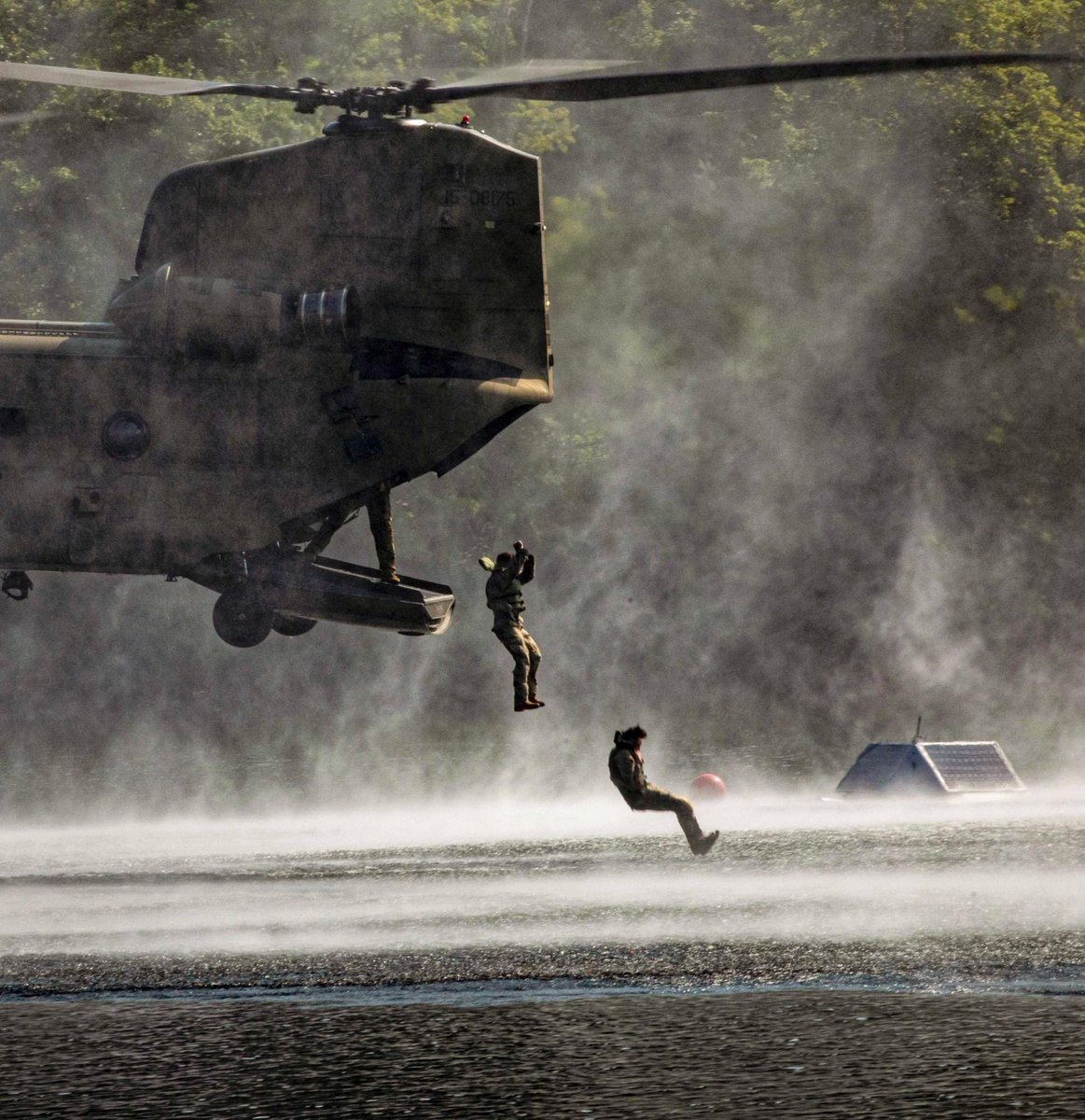 Infiltration via the water! #veterans #patriot #POW #MIA #KIA @RealDeanCain @GarySinise @Dakota_Meyer 🇺🇸🇺🇸🇺🇸