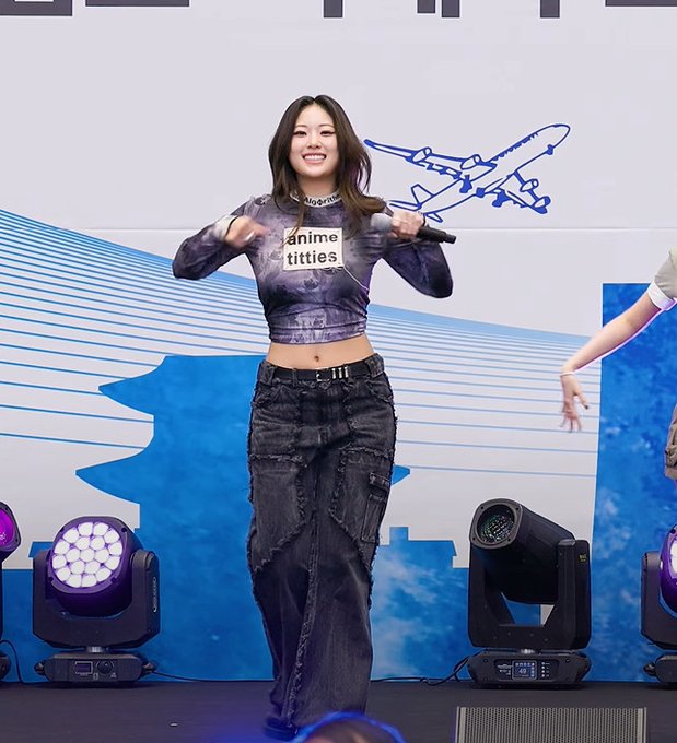 GAL-2vzaEAAQp_-?format=jpg&name=small