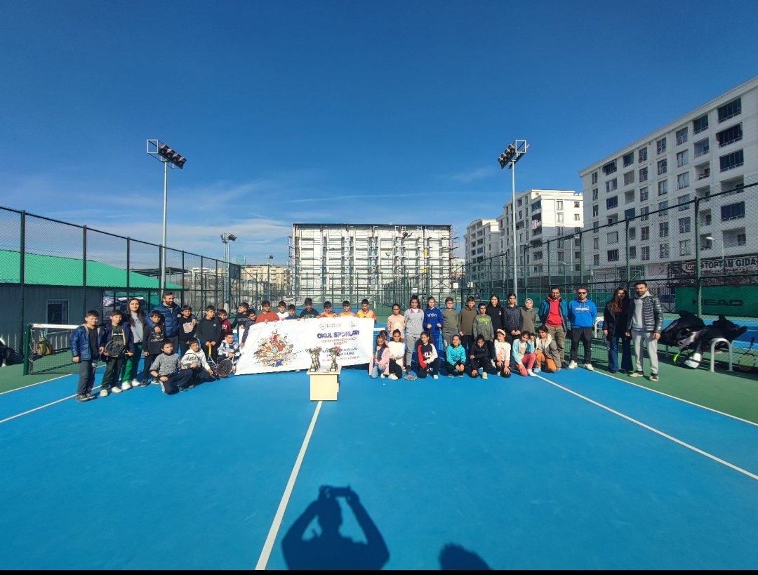 TTFVAN1's tweet photo. 2023-2024 yılı okul sporları küçükler tenis müsabakaları ödül töreni ile son buldu @OA_BAK @tcvanvaliligi @GSB_Van @TTFCengizdurmus @TTForgtr https://t.co/WIYmiD1qk9