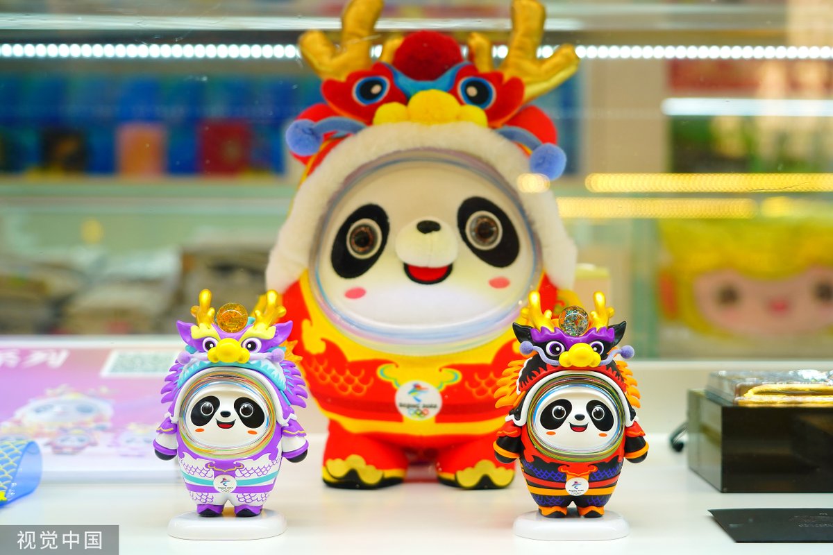 ShanghaiEye's tweet photo. A Chinese zodiac dragon version of Beijing Winter Olympic Games mascot #BingDwenDwen was unveiled at China's National Stadium here on Wednesday. The special version was designed to celebrate the 2nd anniversary of the #BeijingGames and the upcoming Year of the Dragon in 2024. https://t.co/Ir5kbWRHcY