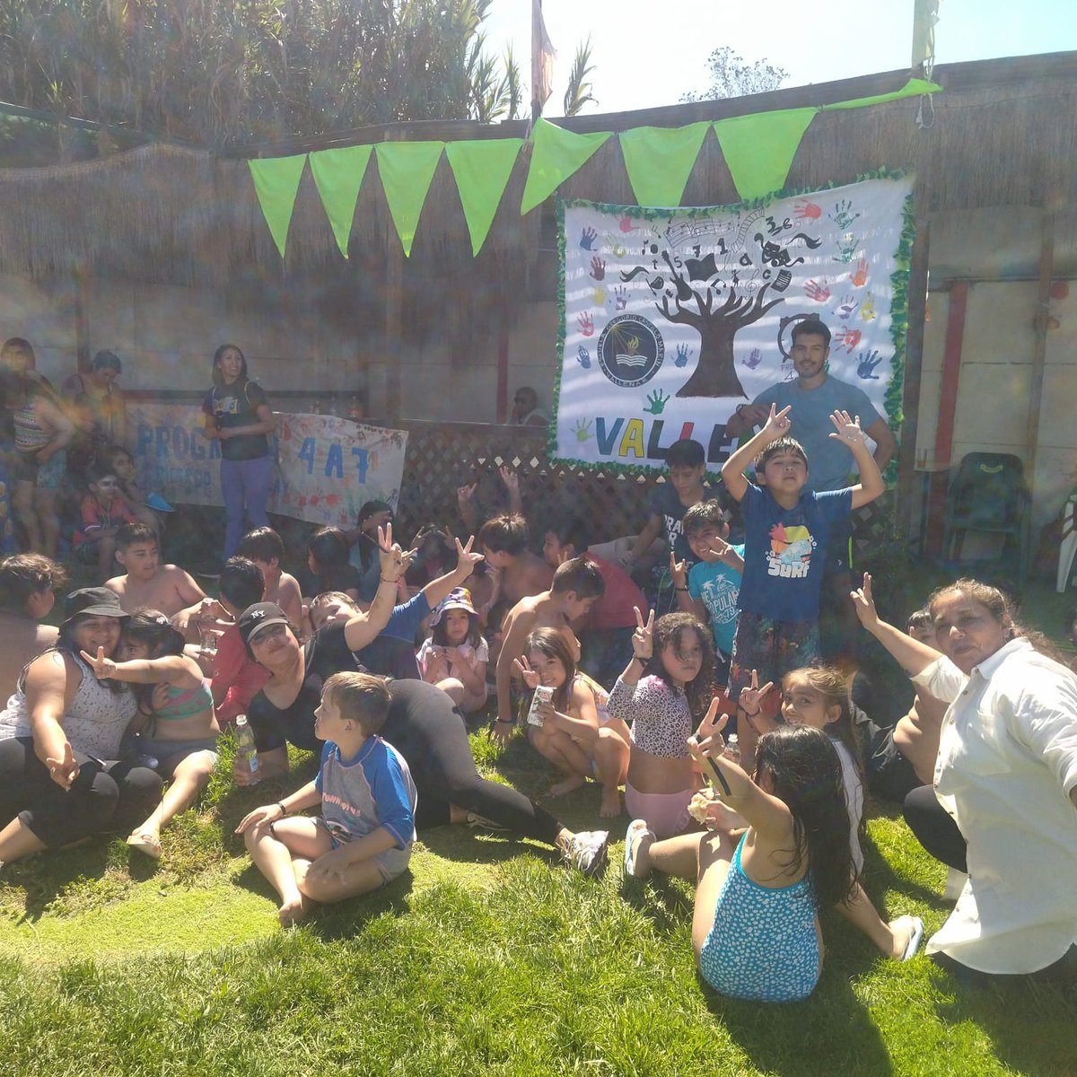 SLEPHuasco's tweet photo. 🌟¡Con la presencia de más de 150 estudiantes de nuestra provincia se realizó exitosamente el cierre del #Programa4a7!📚
➡️Una jornada en la que estudiantes pudieron compartir una entretenida tarde para cerrar con broche de oro este importante convenio junto a @SernamEGAtacama. https://t.co/K1dsJiZTPK