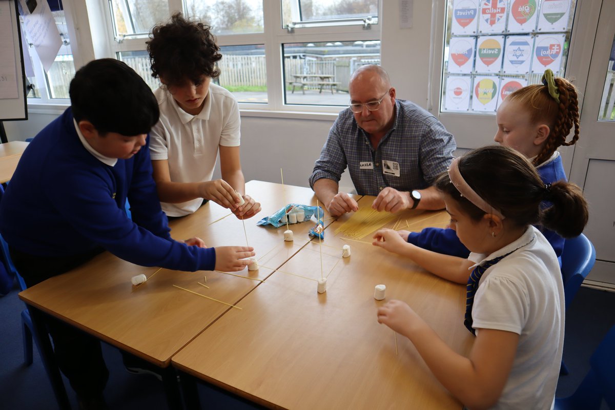 AblazeBristol's tweet photo. Huge thanks to volunteers at @BristolCityLeap who delivered a fantastic Early Career Mentoring programme to pupils at @henburycourt yesterday ✨

The pupils loved meeting the volunteers, learning about energy transfer &amp; the variety of jobs at the @BristolHeatNetwork.

#Mentoring https://t.co/nyfxXLIRHg