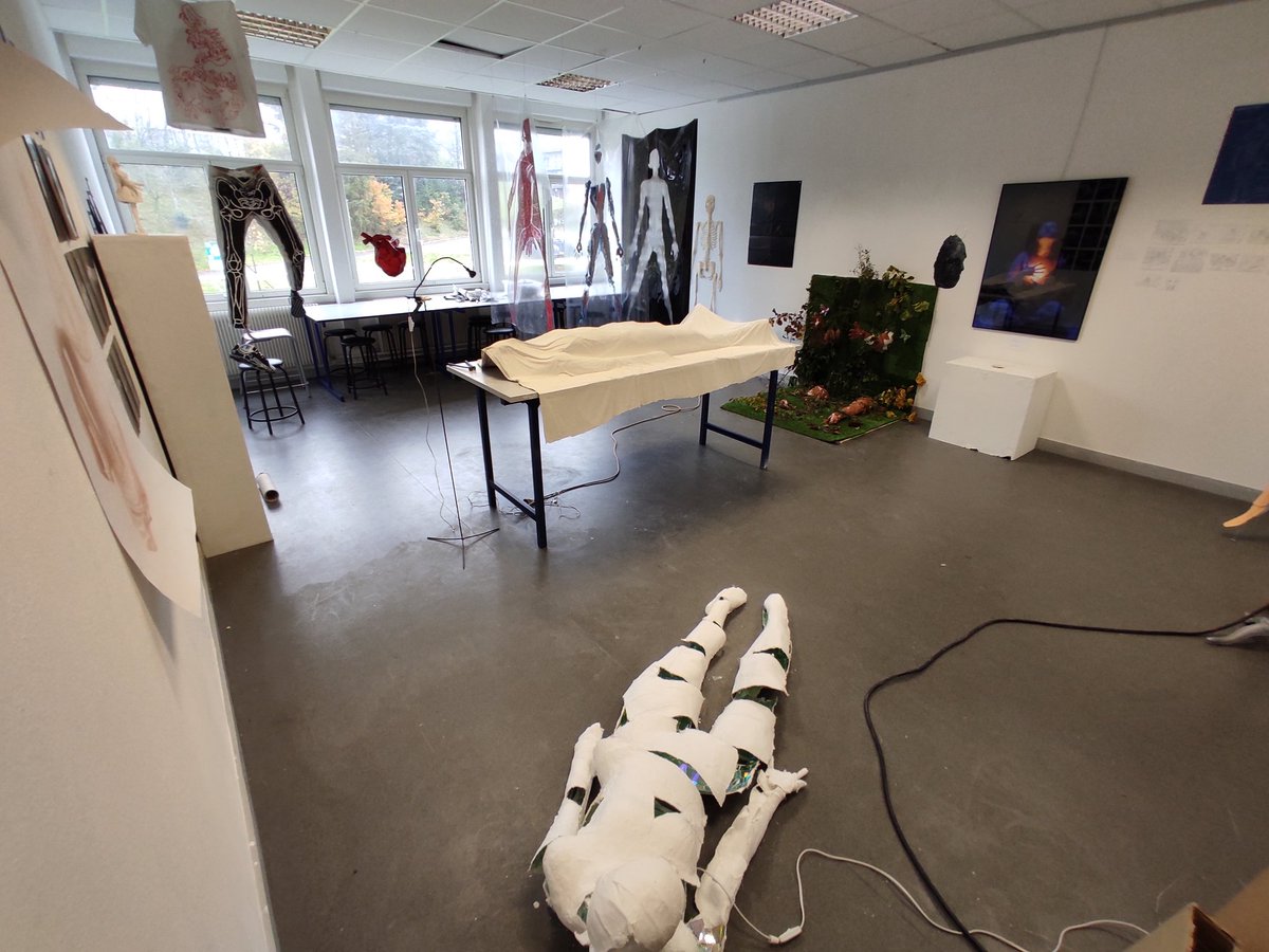 JMarionTARARE's tweet photo. Les espaces pour les arts plastiques au lycée René Cassin de Tarare : salle d'exposition, réserve de stockage, salle de cours et atelier, avec mobilier spécifique. Des conditions de travail optimales ! https://t.co/gcBPhxxxHq