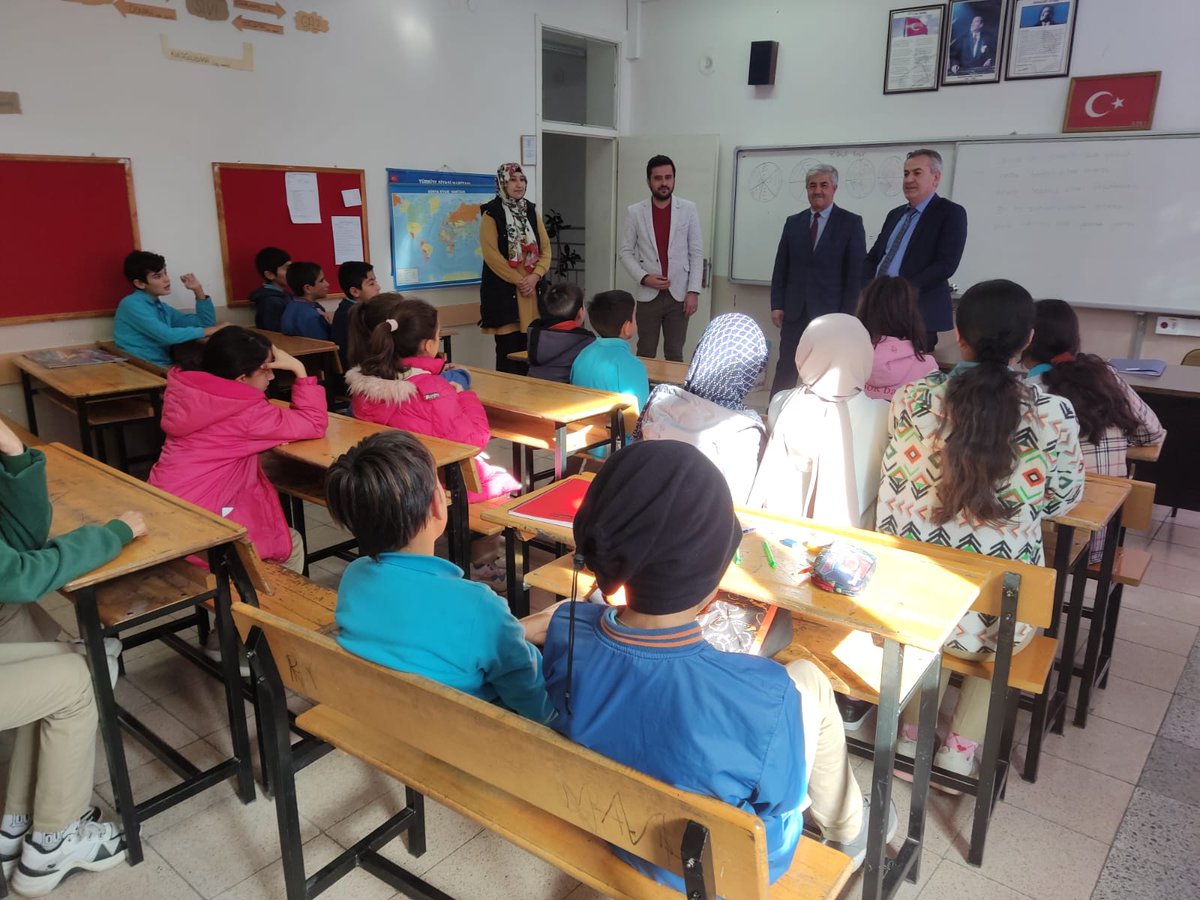 konyamem's tweet photo. İl Müdürümüz Murat Yiğit, Taşkent Avşar Ortaokulu ve Çok Programlı Anadolu Lisesini ziyaret ederek öğretmen ve öğrencilerle bir araya geldi.

@tcmeb
@Yusuf__Tekin
@TCKonyaValiligi
@Konyabuyuksehir
@gokhanmurat1
@TaskentMEM https://t.co/ZQTVetBcvt