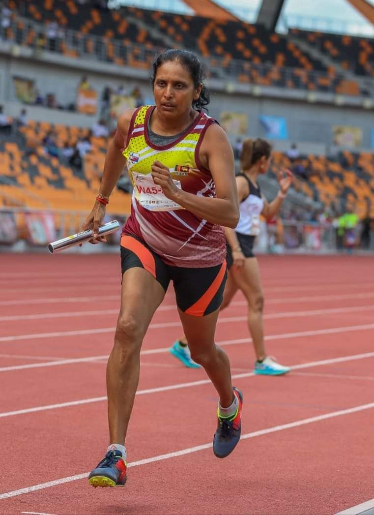 This is Aruni miss. She won 3 gold medals @Asian Masters Athletic Championship, 2023. She paid fr the trip by taking a personal loan. Even after representing Sri Lanka & bringing us glory, she has not yet received a single recognition after her arrival. She deserves so much more.