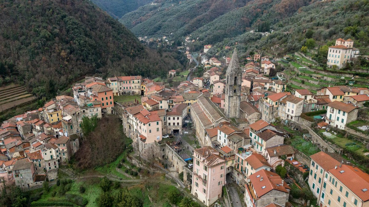 ParcoAlpiLiguri's tweet photo. Questo #weekend nel #parcoalpiliguri appuntamento a #Pigna, con una giornata dedicata alla storia e alle tradizioni gastronomiche dell’Alta Val Nervia. A #Mendatica invece si organizzano i festeggiamenti per #Capodanno 🍾.
👉 Per saperne di più: https://t.co/7fuKiE9CMe https://t.co/YS0CS4qEqD