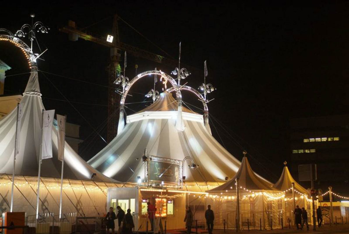 ApocalypseASD's tweet image. Il nostro tendone é pronto ad indossare nuovi colori! Crediamo che verde, bianco e nero possa darci un tocco di eleganza in più, che ne pensate @UwUnderworld  ?