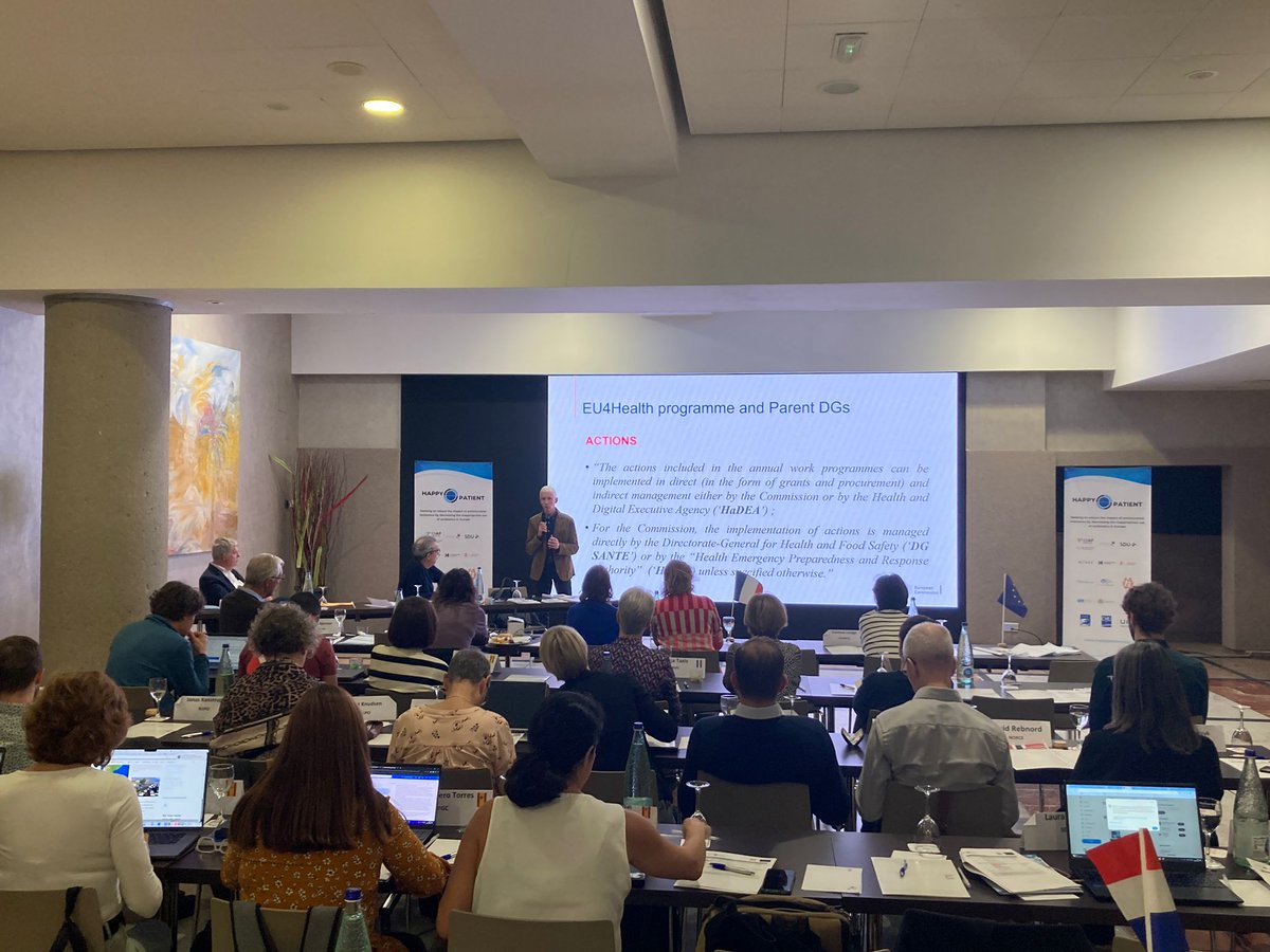 🗣️ Marc Vandenbroeck, project officer of <a href="/EU_HaDEA/">HaDEA</a>, opens the HAPPY PATIENT meeting in Barcelona explaining the main goals of this organization. 

Our project celebrates its final conference, featuring the presentation of results, this Friday.

#EU3Health #EUfunded #EU4Health