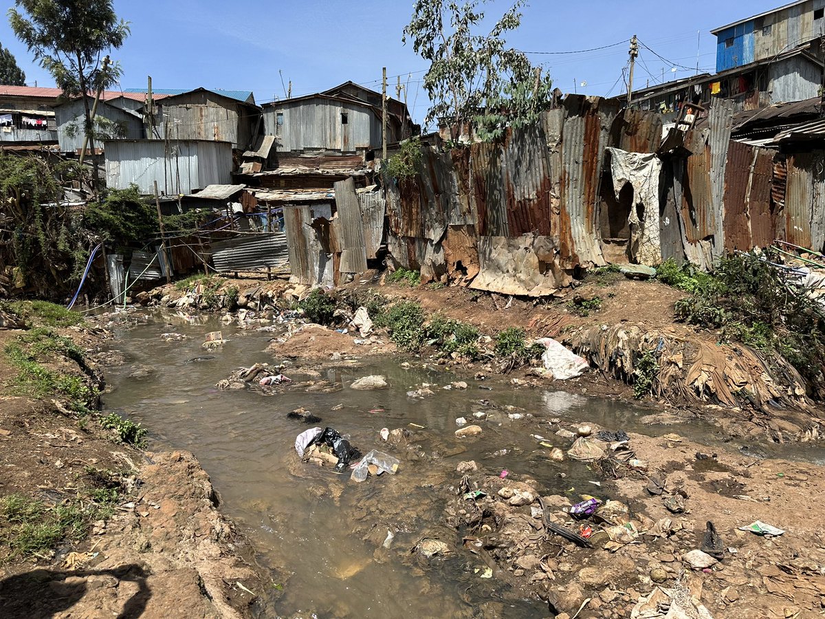 Is this the world’s most inspirational #CitizenScience project? Evans lives in Kibera (Africa’s biggest slum) and is clearing waste from the Nairobi river. The Water Forum group have restored river flow -> less stagnant water and reduced disease risk… 1/3