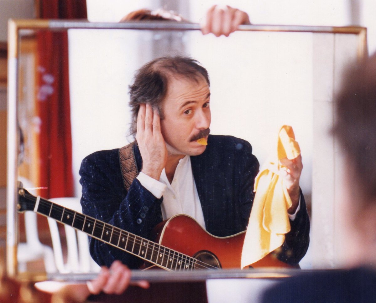 Descarte de la sesión de fotos de tapa del álbum "El Puente"
📌 Parque Hotel, Montevideo (actual sede del Mercosur)
📅 Verano de 1995
📸 Mario Marotta