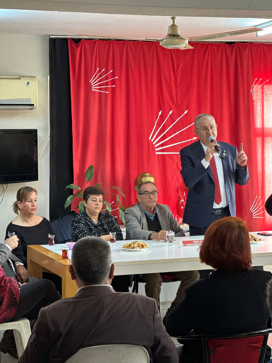 nejatbozkurt_'s tweet photo. Gazeteci, siyasetci ve gecmis donemde CHP Izmir milletvekiligi yapmış, 31 Mart 2024 yerel secimlerinde de İzmir Buyuksehir Beldiye Başkanlığına aday adayı olan Sayın @AtillaSertell İlçe orgutumuzu ziyaret etti. Teşekkürler. Başarılar dileriz.
@TireIlce https://t.co/4orNPsudQN