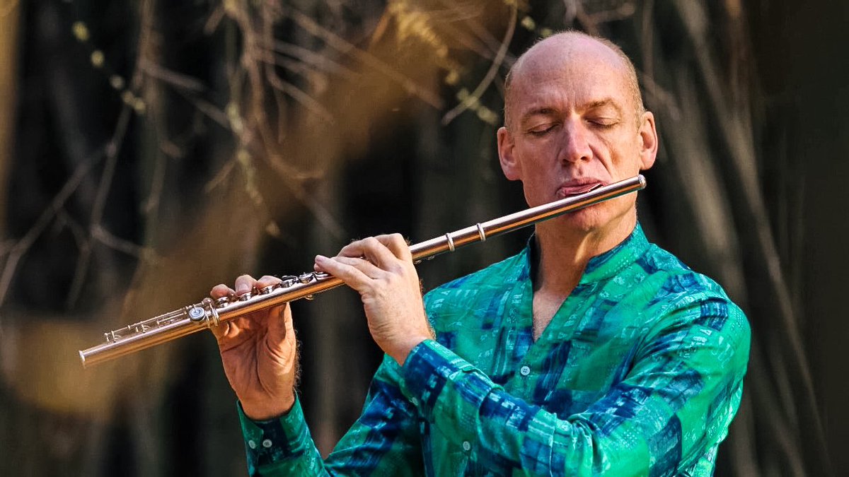 Rewinding to 2018 - Behind the scenes in India - a visual symphony of colour - shooting my music video ‘Shenandoah’. 🤩 #TBT 
link to video -  youtu.be/rzIFHZxOWa4?si…

#FlutePainter 🎶🎶
#WouterKellerman #ThrowbackThursday #India #LoveLanguage #Shenandoah  #MusicMemories