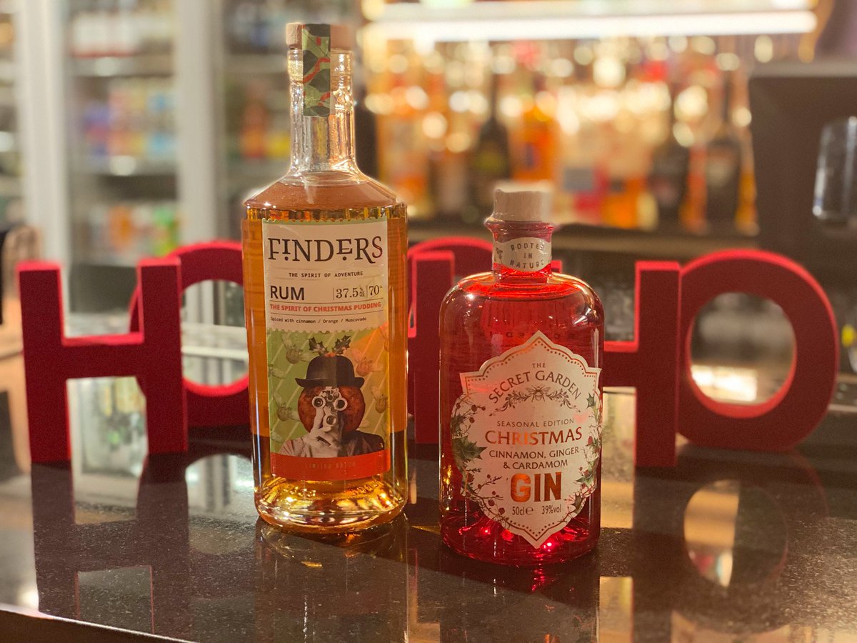 Christmas Pudding Rum and Christmas Pudding Gin make great gifts for #rumlovers #ginlovers this Christmas. On sale tonight at Eyemouth’s Late Night Shopping Event #takepart #shoplocal #latenightshopping #getintothespirit #festivefeels #festivedrinks #cheers #oblobareyemouth