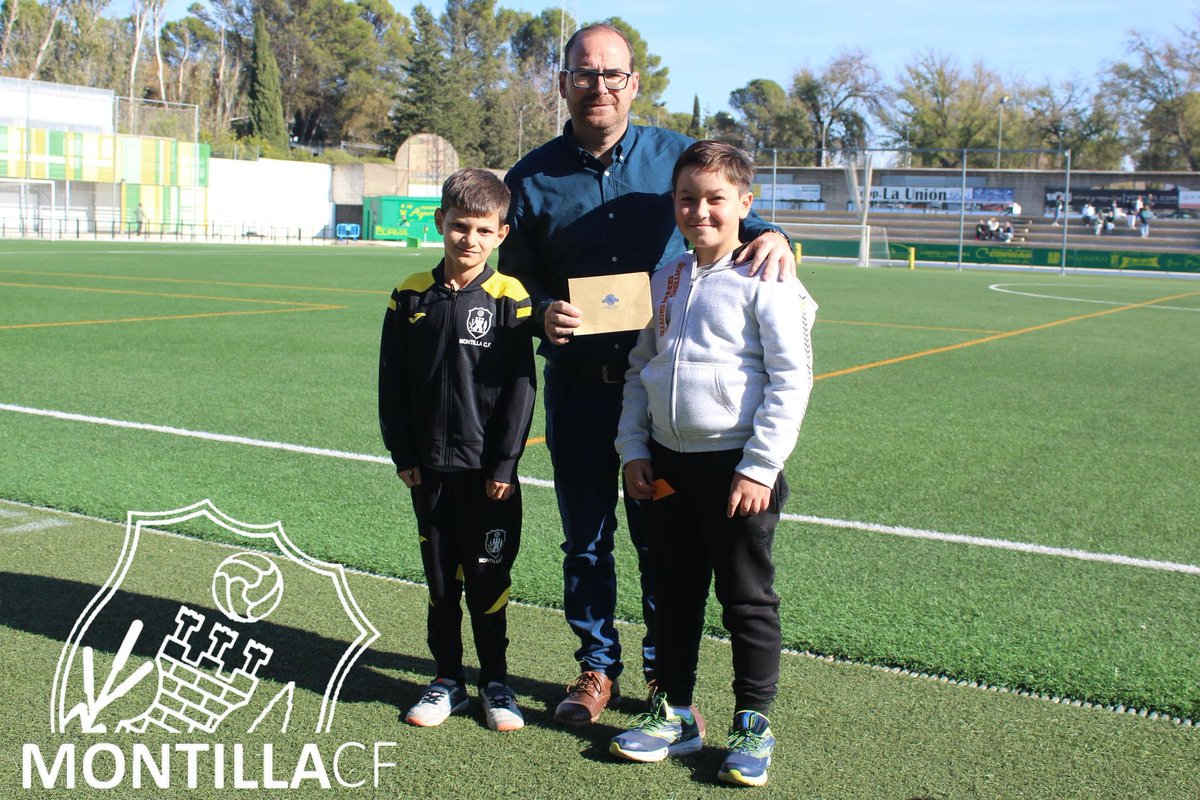 MontillaCF's tweet photo. 📢 𝗦𝗢𝗥𝗧𝗘𝗢 | El ganador del sorteo de la cena en #ComeyPizza ,en el que realizamos en el descanso del @MontillaCF - #UDLosBarrios.😊📣
¡¡¡Vamos, Montilla!!!💛💚 https://t.co/3fszdPwNWl