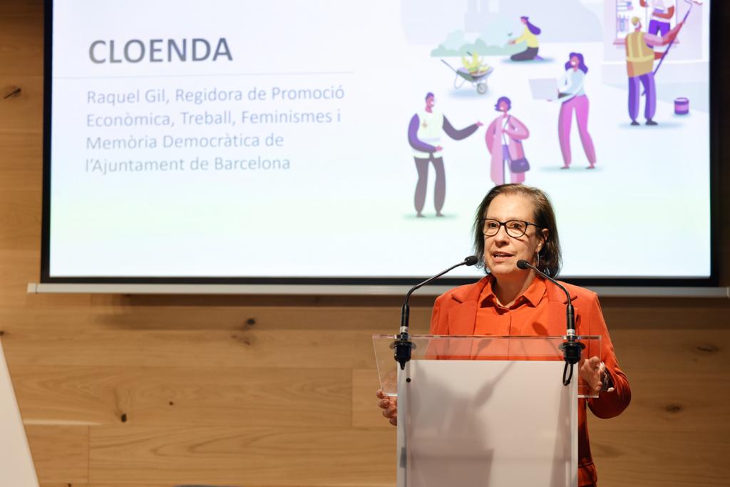 💬 <a href="/rgileiroa/">Raquel Gil Eiroa</a> conclou l'acte:
"Les persones participants als #PIC us heu obert a millorar, formar-vos, aprofitar les oportunitats i créixer. Espero que el suport de <a href="/barcelonactiva/">Barcelona Activa</a> us enforteixi i estic segura que el programa us ajudarà en les vostres properes feines".