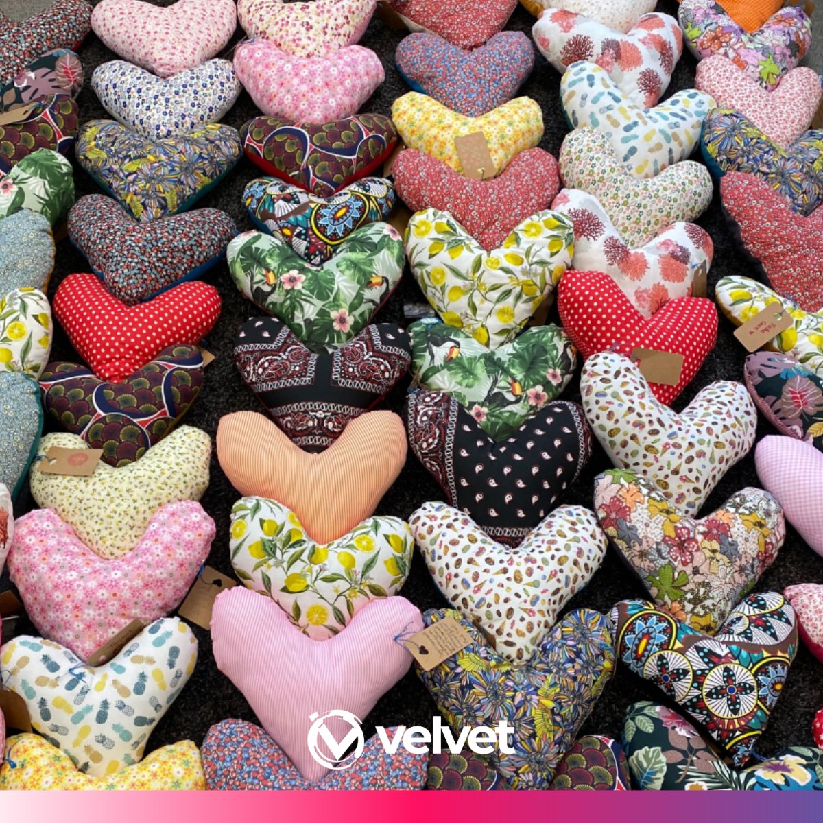 [#OctobreRose] Grâce à l'incroyable travail de nos velvetiens, nous avons dépassé notre #engagement de l'année dernière pour soutenir les patientes dans leur lutte contre le cancer du sein. 66 coussins ont été remis cette semaine à la Clinique Saint Jean de Dieu.💝