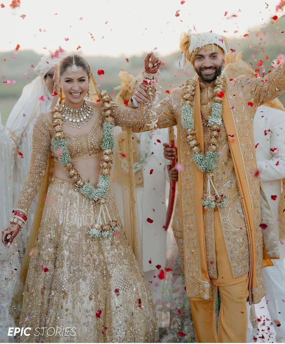 Actor #MalvikaRaaj got married to her long time beau #PranavBagga ... #swipe to see pics... 

#bollywood #wedding #actor #partytime #bollywoodwedding