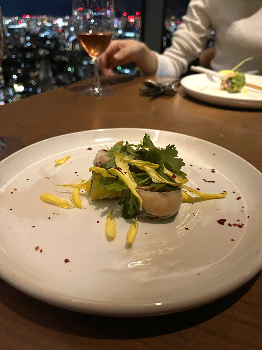 kozewine's tweet photo. 【絶対ハズさない】

恵比寿ガーデンプレイスの
レストランが凄すぎた

異国感あふれる
薄暗いラグジュアリーな空間と
最上階から見下ろす景色は最高

料理はタイ料理をベースとして
ワインはマニアも納得の品揃え

絶対使いたいここは
恵比寿 Longrain

#PR #longrain 
#ロングレインPR投稿 https://t.co/2NPl8vwMPb