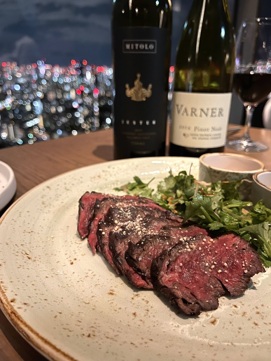 kozewine's tweet photo. 【絶対ハズさない】

恵比寿ガーデンプレイスの
レストランが凄すぎた

異国感あふれる
薄暗いラグジュアリーな空間と
最上階から見下ろす景色は最高

料理はタイ料理をベースとして
ワインはマニアも納得の品揃え

絶対使いたいここは
恵比寿 Longrain

#PR #longrain 
#ロングレインPR投稿 https://t.co/2NPl8vwMPb