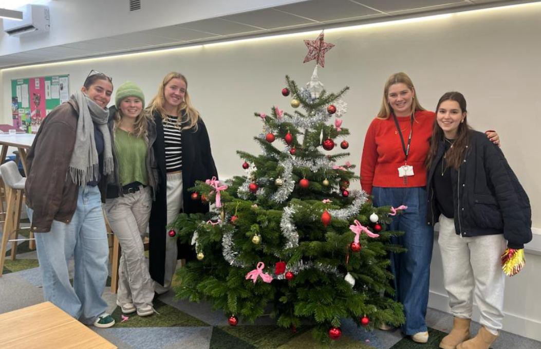 FHSRegentsPark's tweet photo. Itโs beginning to look a lot like Christmas at Linhope House, our Sixth Form Centre! Our Head Girlโs Team have done a marvellous job decorating the tree ๐ #FHSSixthForm #Community https://t.co/DrOzh2gBmD